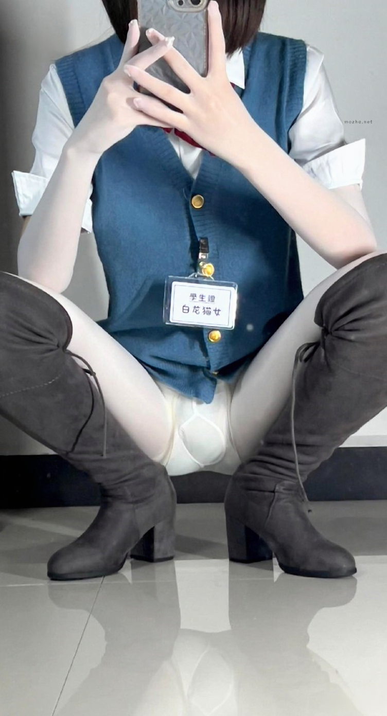 白龙猫女 – 牛奶长靴【19P】